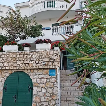 Apartment Lucia Pag Town